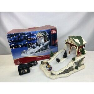 Holiday Time Musical Motional Skiing Scene 2006 Traditional Vintage Collection